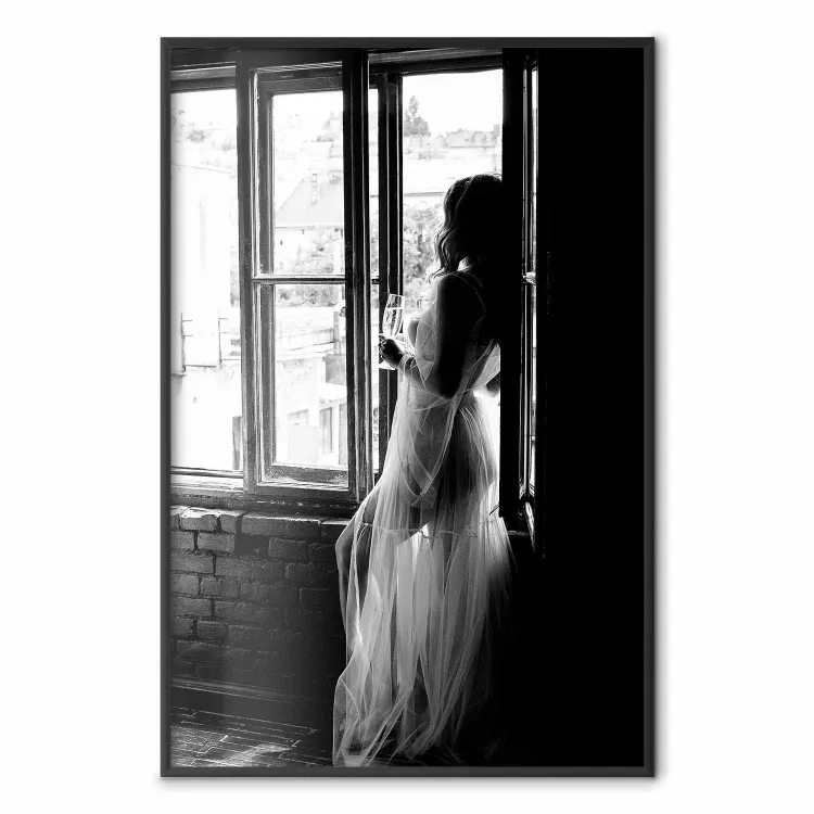 Memoria de viaje: paisaje en blanco y negro de una mujer en la ventana
