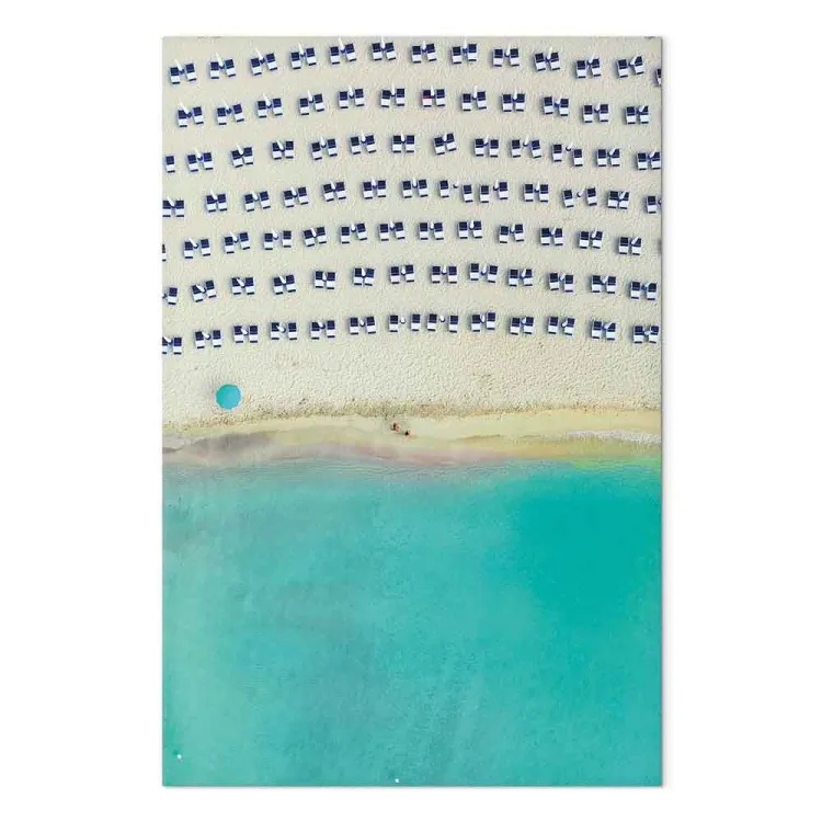 Playa italiana - paisaje marino a vista de pájaro con agua azul