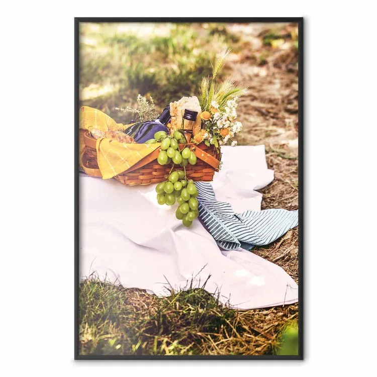 Picnic - frutas verdes en cesta mimbre