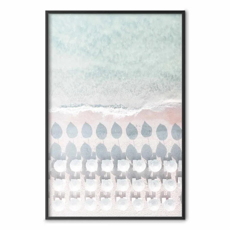 Playa en Cerdeña - vista aérea de un mar azul y sombrillas