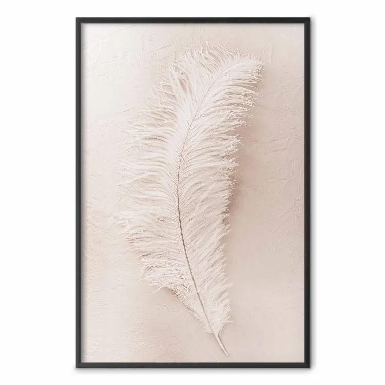 Silent Memory - sencilla composición beige-rosa con pluma de pájaro