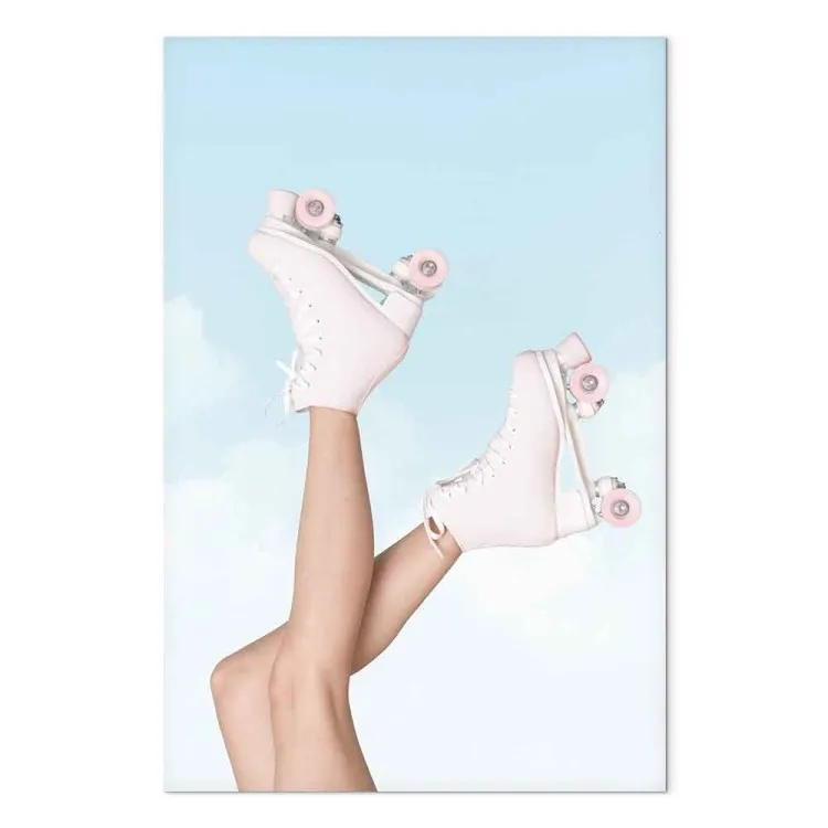Patines sobre fondo cielo azul (1 parte) - piernas de mujer en alto